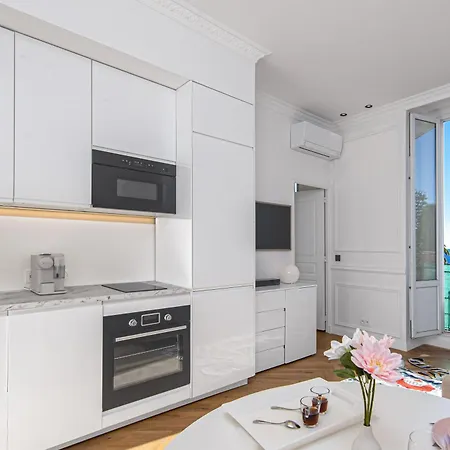 2p & Quiet In Cap D 'ail