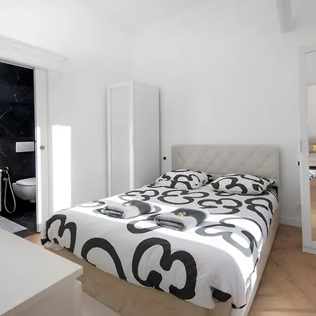 2p & Quiet In Cap D 'ail Apartmán *